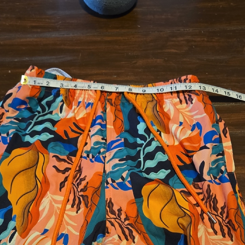 Cove Multicolor Leaf Pattern Shorts - Picture 10 of 12